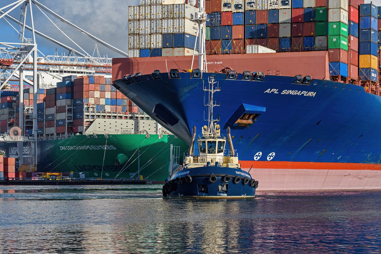 The tug Svitzer Bargate asssiting a container ship movement at the Port of Southampton